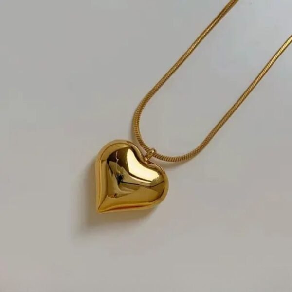 winnifred gold heart necklace natural light view